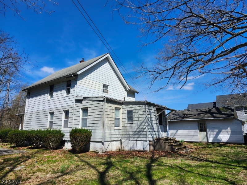 5 Locust St Property Photo 6
