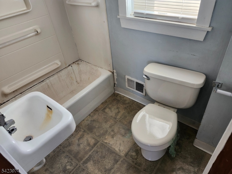 5 Locust St Property Photo 11