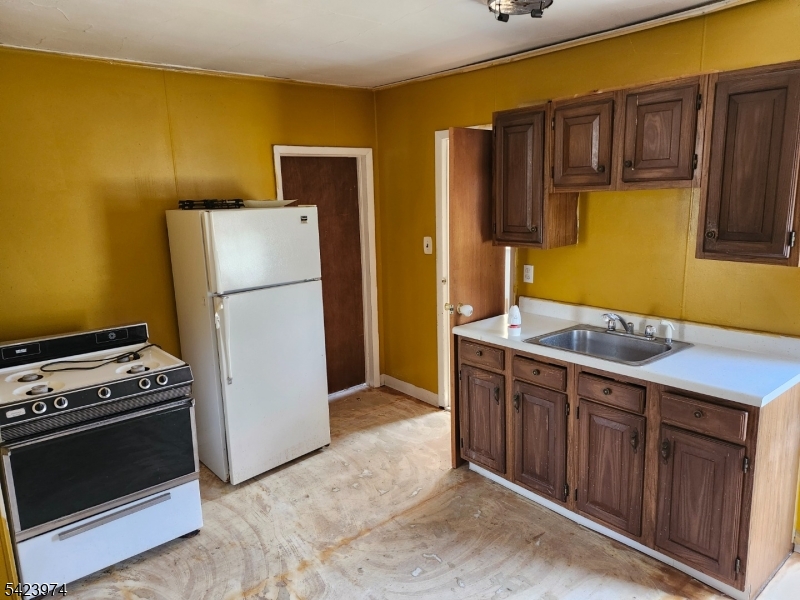 5 Locust St Property Photo 19