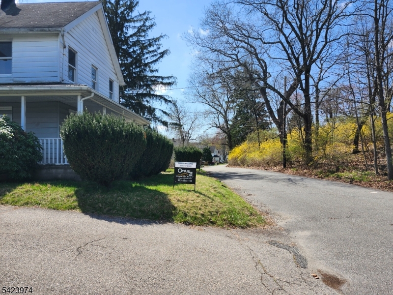 5 Locust St Property Photo 23