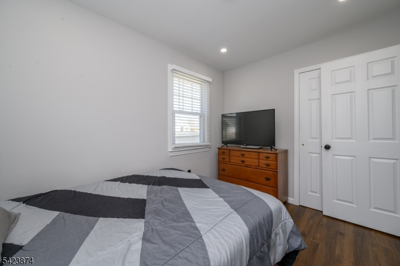 827 Lincoln Ave Property Photo 17