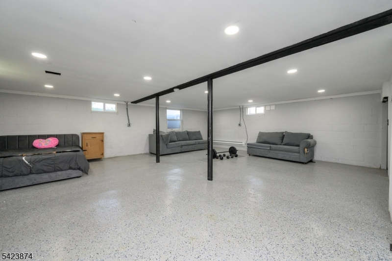 827 Lincoln Ave Property Photo 24