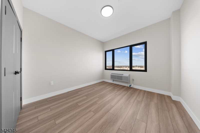 87 Mary St 505 Property Photo 2
