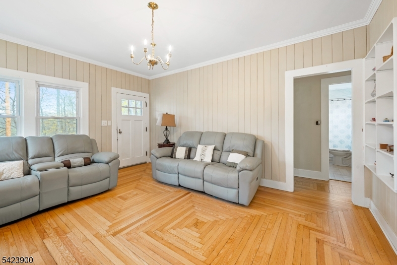 9 Bissell St Property Photo 3