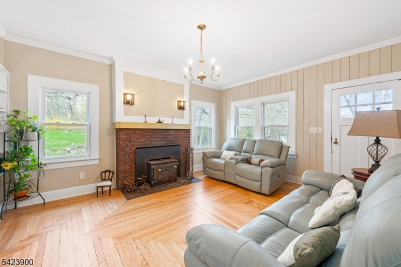 9 Bissell St Property Photo 4