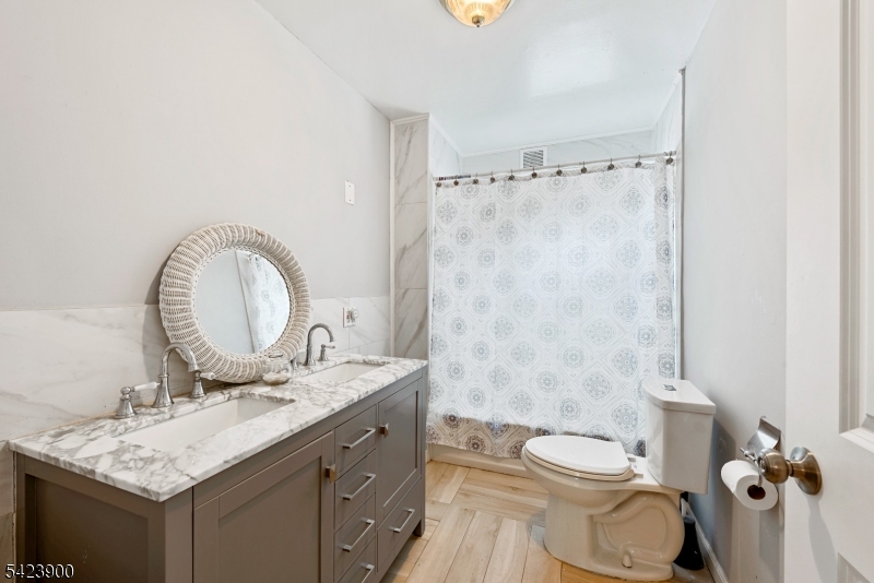 9 Bissell St Property Photo 8