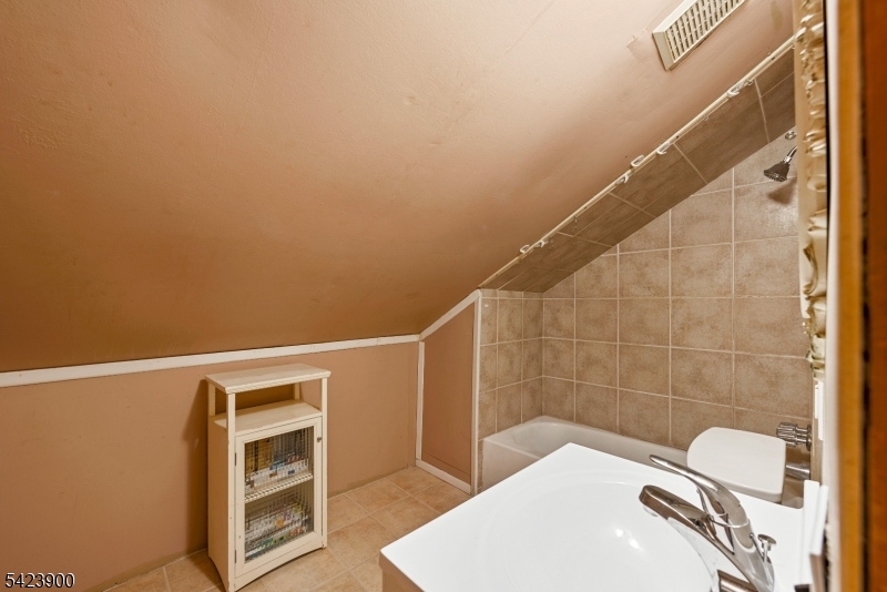 9 Bissell St Property Photo 15