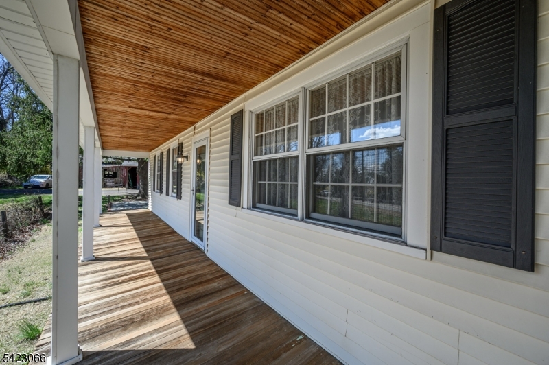 105 Morning Glory Rd Property Photo 2