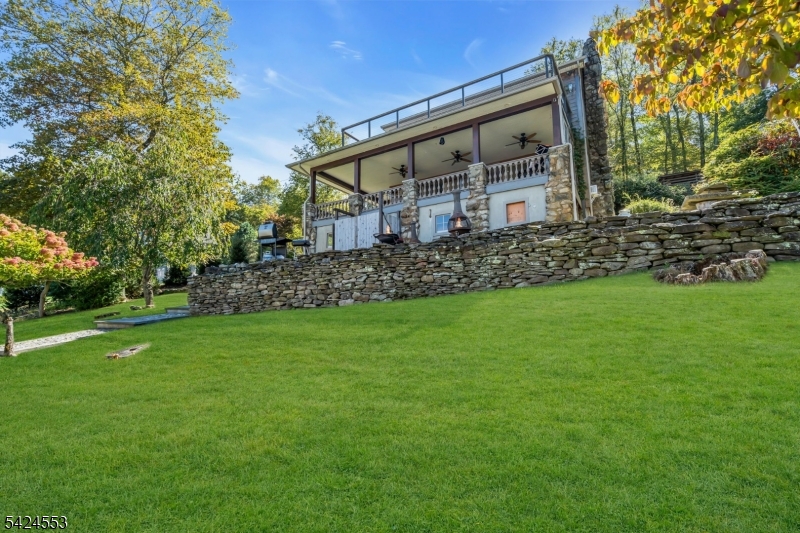 363 Lakeside Blvd Property Photo 8