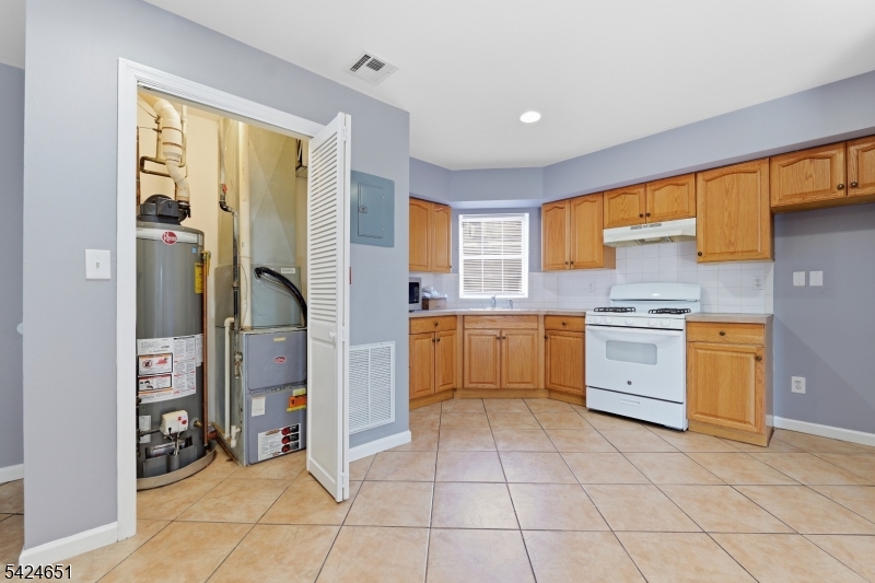 459 Fulton St Property Photo 4