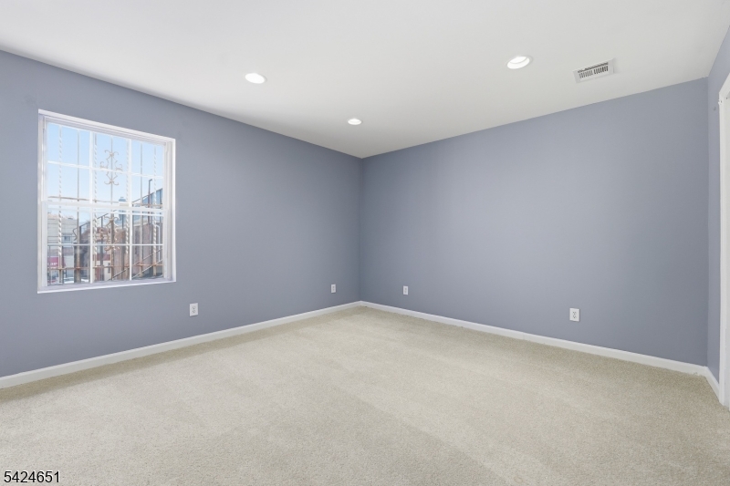 459 Fulton St Property Photo 10