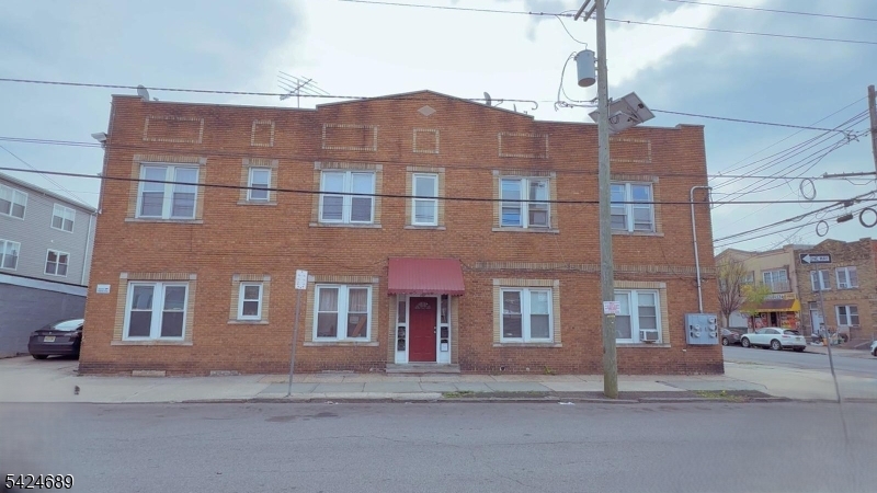 93 Davenport Ave Property Photo 2