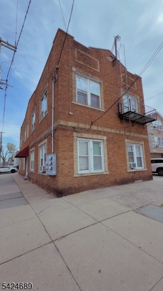 93 Davenport Ave Property Photo 13