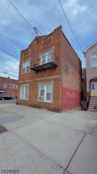 93 Davenport Ave Property Photo 14