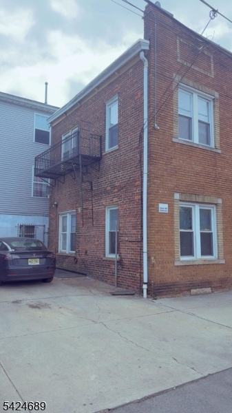 93 Davenport Ave Property Photo 16