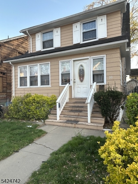 39 Wayne Ave Property Photo 3