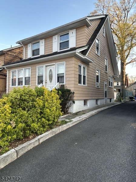 39 Wayne Ave Property Photo 4