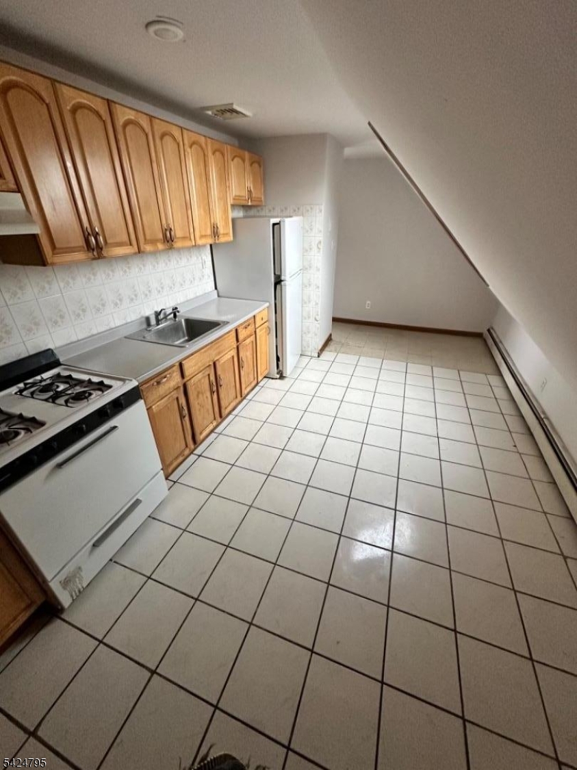 136 Marshall St Property Photo 1
