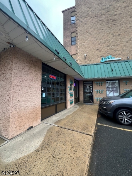 30 S Doughty Ave Property Photo 1
