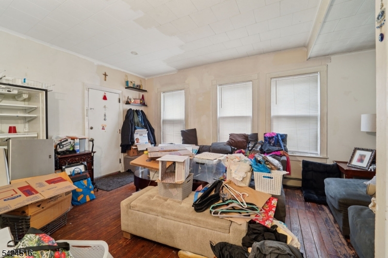 6 4th St Property Photo 5