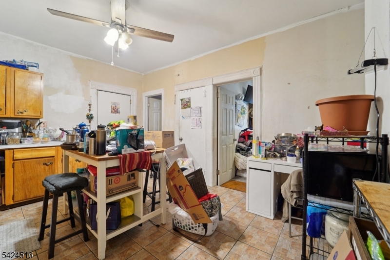 6 4th St Property Photo 8
