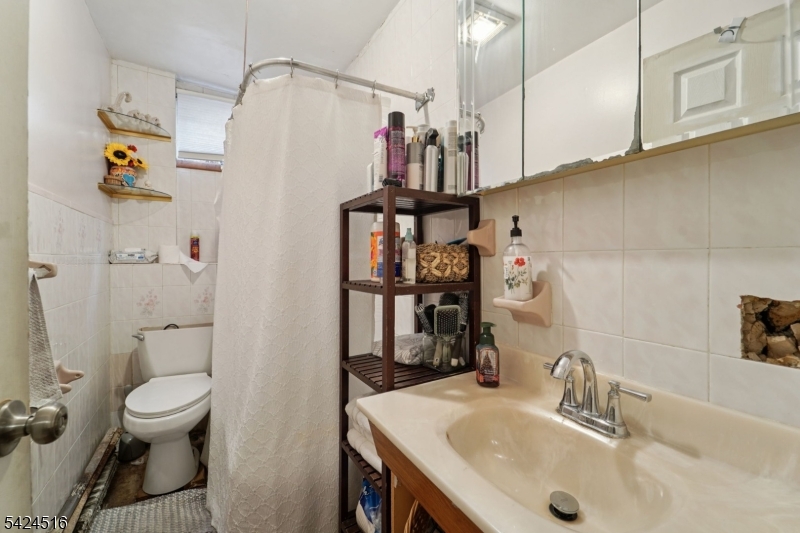 6 4th St Property Photo 11