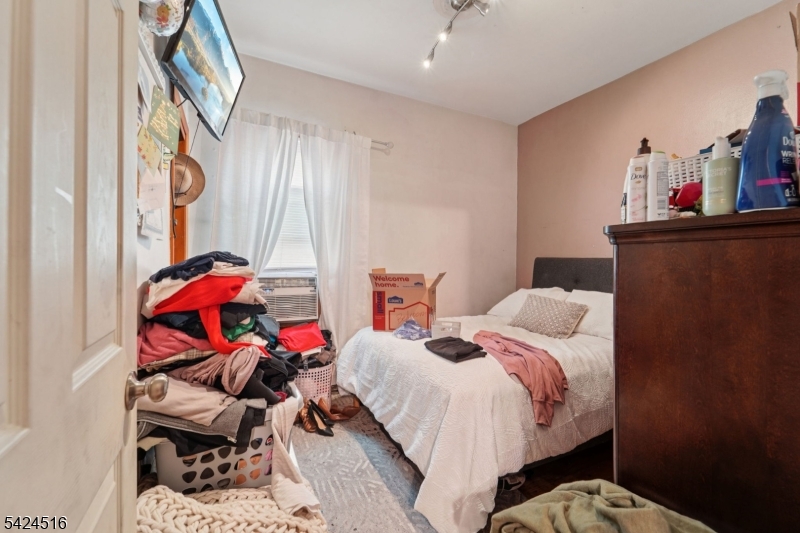6 4th St Property Photo 12