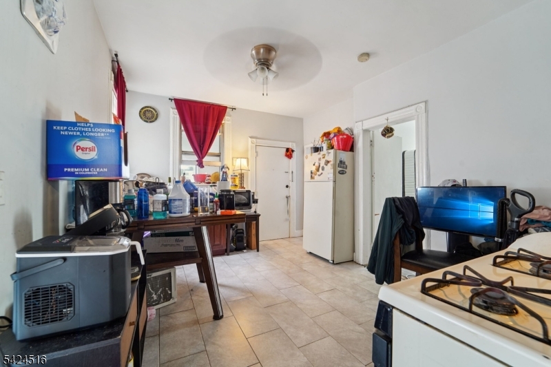 6 4th St Property Photo 15