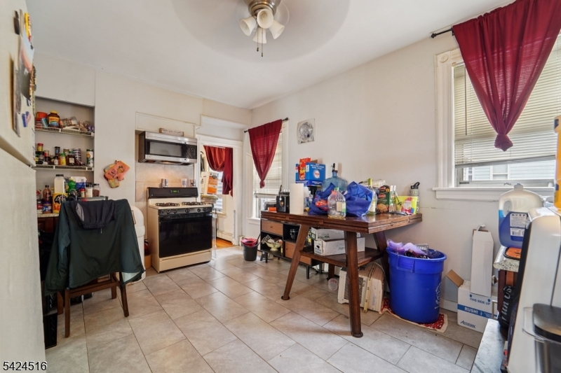 6 4th St Property Photo 16
