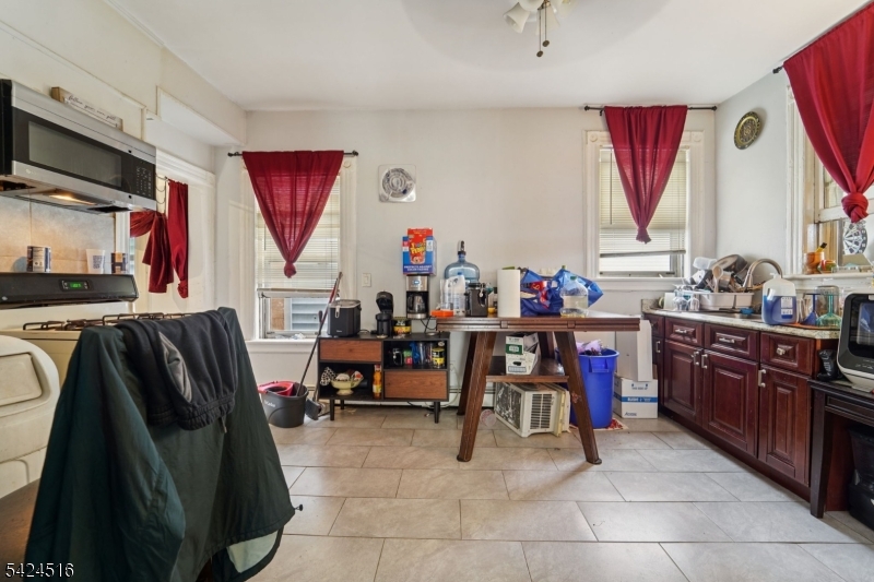6 4th St Property Photo 17