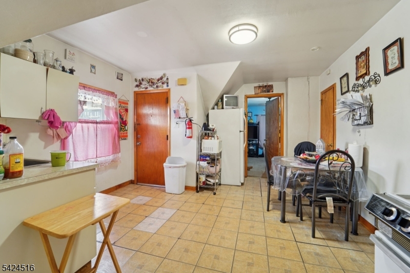 6 4th St Property Photo 29