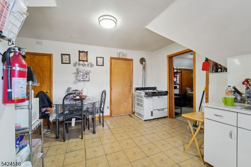 6 4th St Property Photo 31