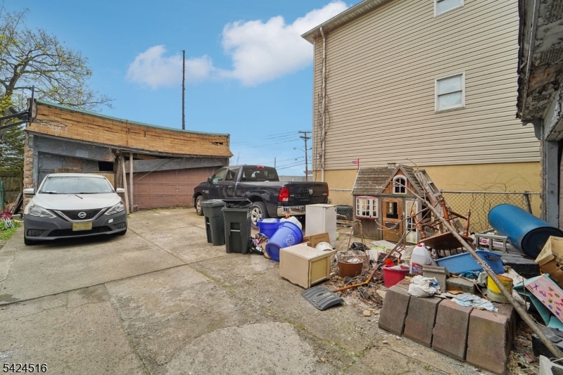 6 4th St Property Photo 43