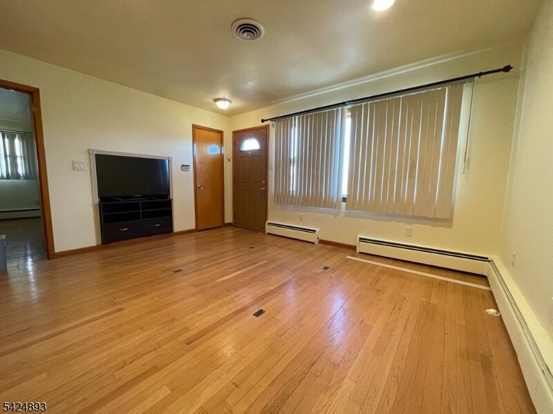405 Redcliffe St Property Photo 3