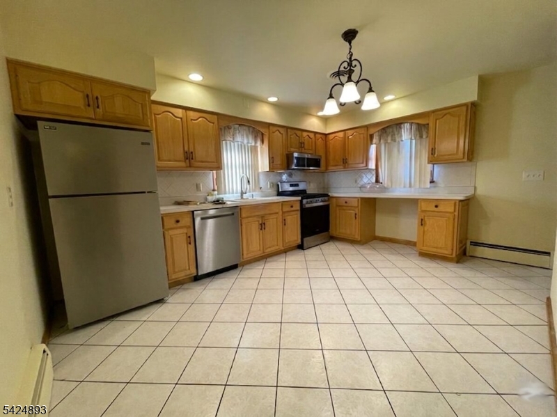 405 Redcliffe St Property Photo 6