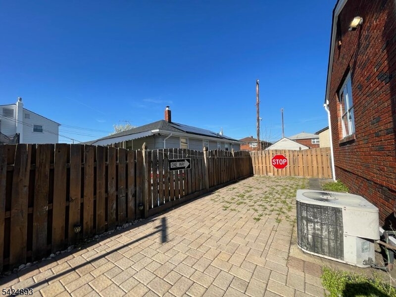 405 Redcliffe St Property Photo 8