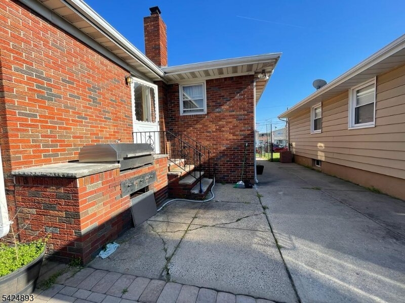 405 Redcliffe St Property Photo 9