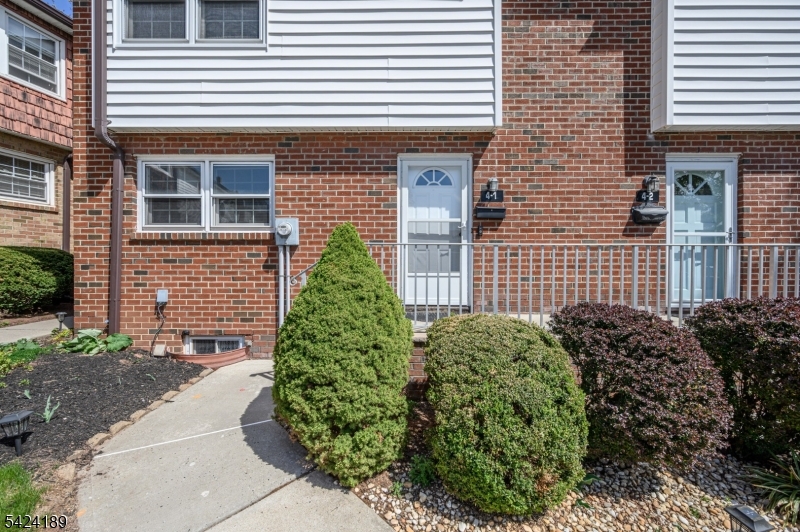 4 Cardinal Ln 1 Property Photo 2