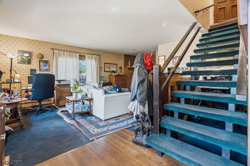 102 S Franklin St Property Photo 3