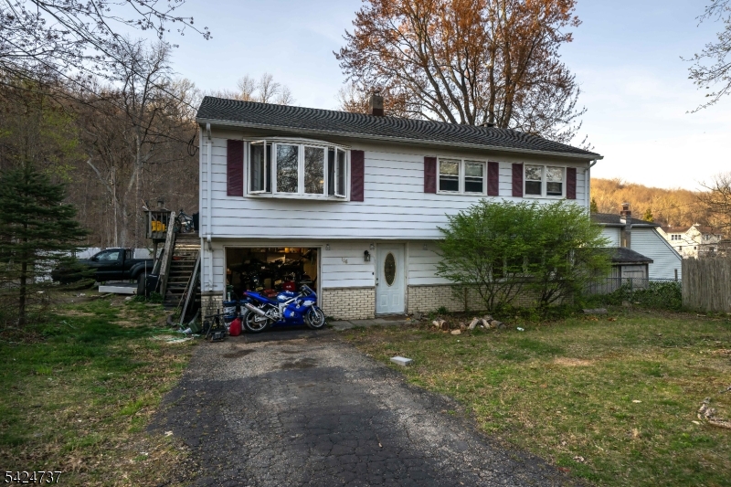 168 Art St Property Photo 1