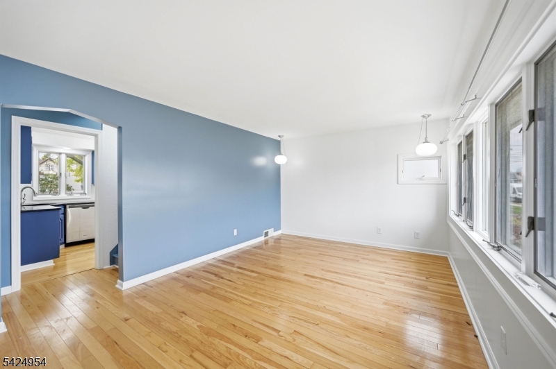 31 Ackerson Pl Property Photo 2