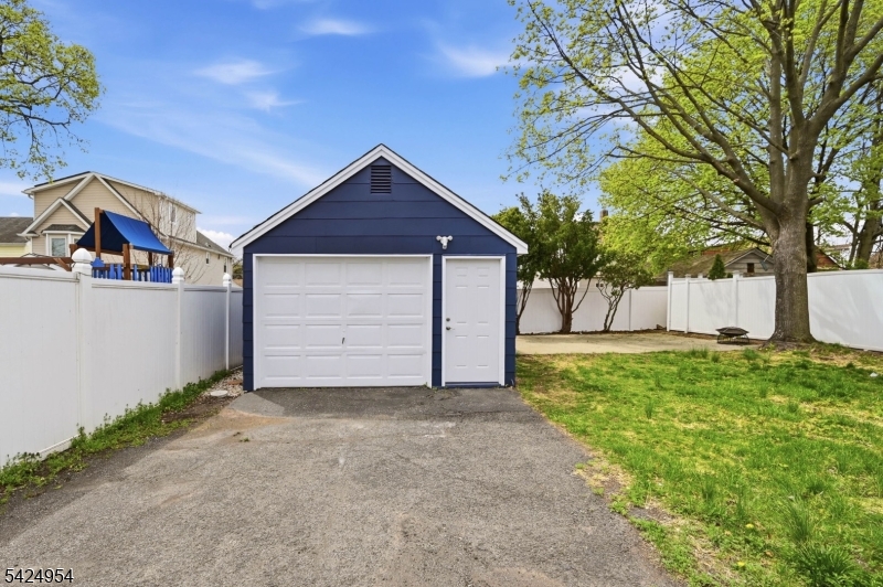 31 Ackerson Pl Property Photo 21