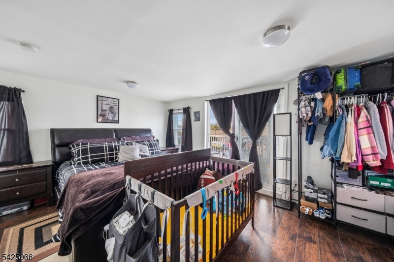 416 Frankfort St Property Photo 8