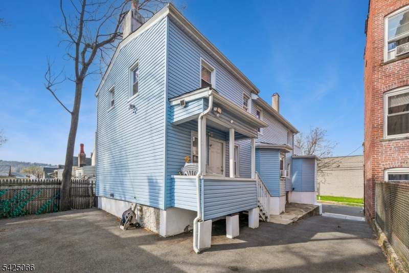 416 Frankfort St Property Photo 18