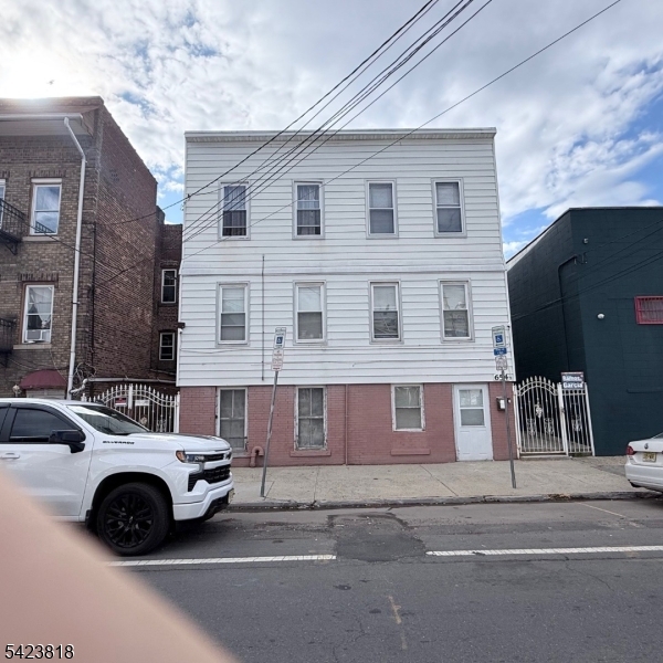 654 N 5Th St