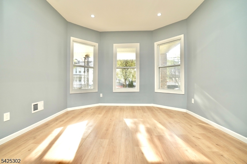 678 Highland Ave Property Photo 3