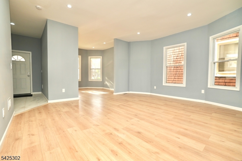 678 Highland Ave Property Photo 4