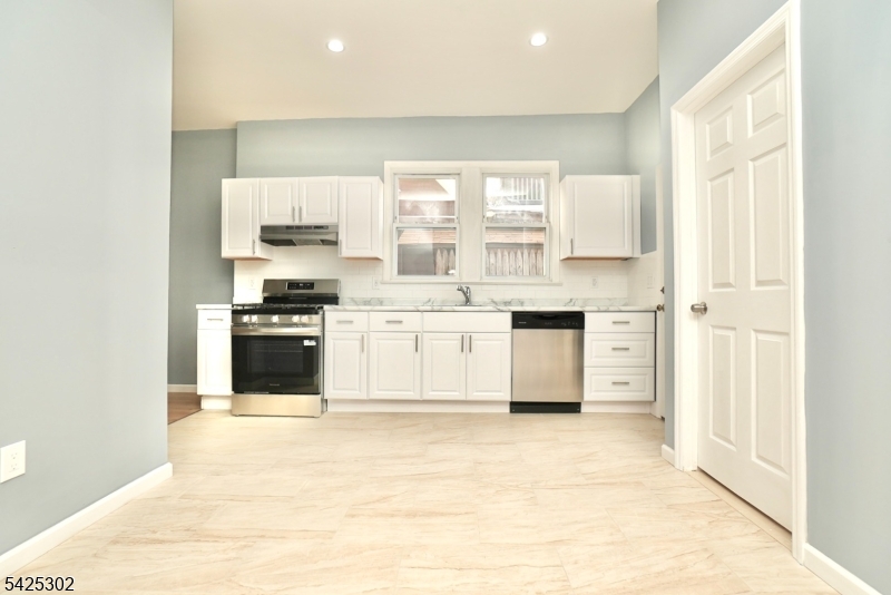 678 Highland Ave Property Photo 8