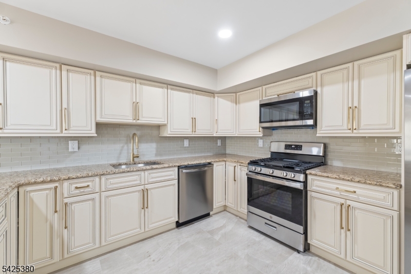 658 Market St Property Photo 1