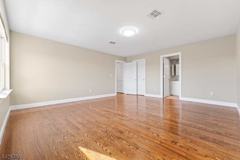 658 Market St Property Photo 4